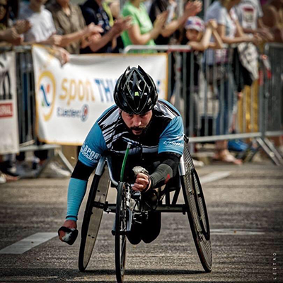David Sellier en course de fauteuil handisport